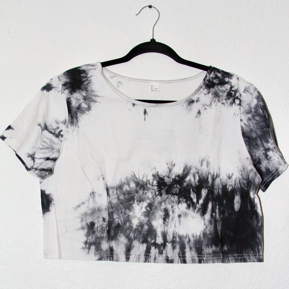 H&M Tops - 🌸 H&M Black & White Tie-Dye Crop Top  🌸